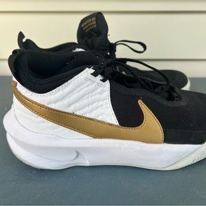 Girls basketball sneakers